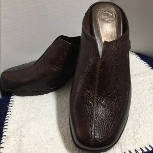 SOLD—Nurture “Sunday” Clog Mule Slip on size 8.5